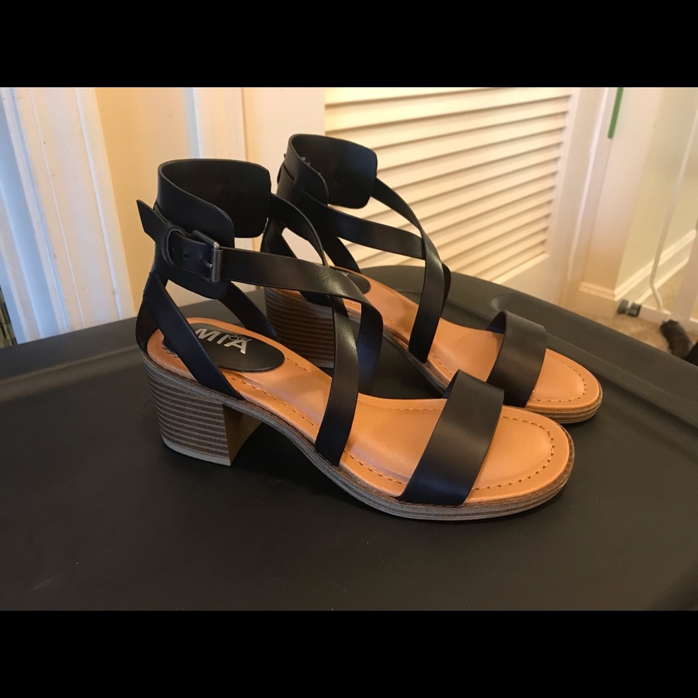 NEW Black Sandals with heel